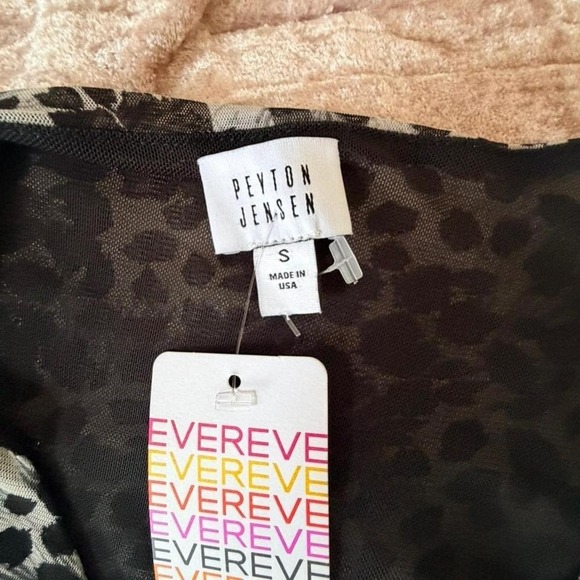 Peyton Jensen Mesh Leopard Print Long Sleeve V Neck Top Size S - Picture 4 of 8